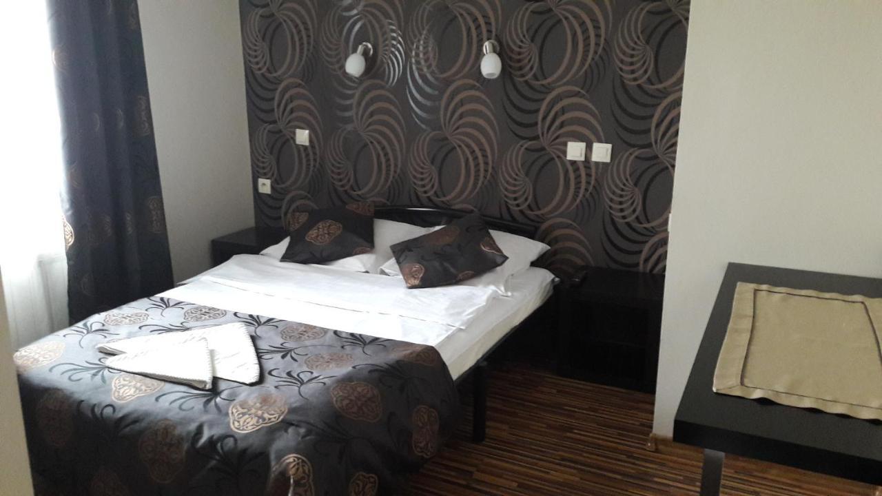 Maluch Otel Tarczyn Dış mekan fotoğraf
