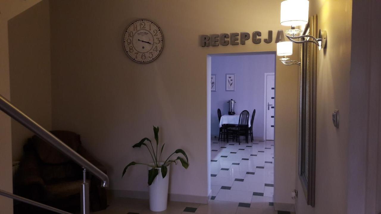 Maluch Otel Tarczyn Dış mekan fotoğraf