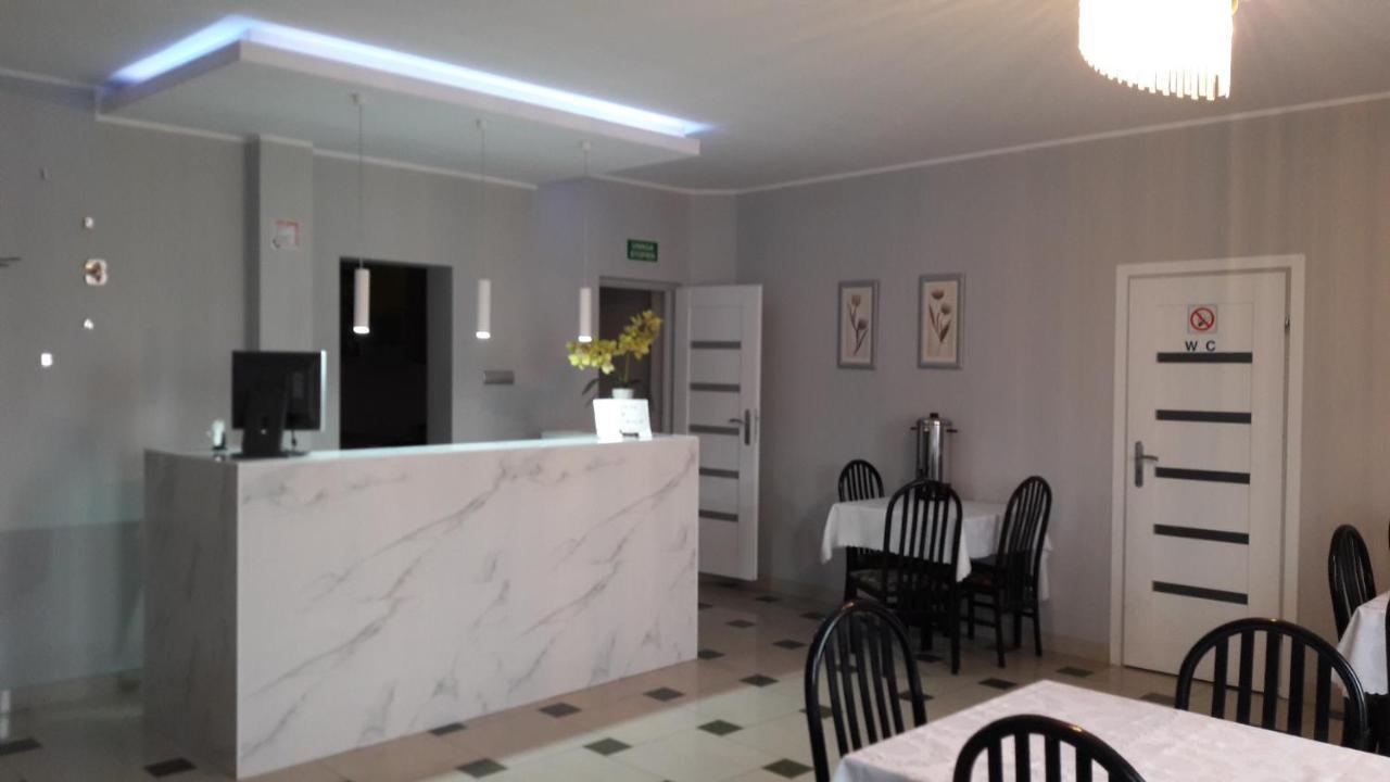 Maluch Otel Tarczyn Dış mekan fotoğraf
